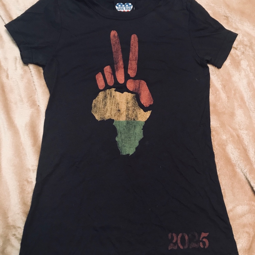 Junk food Africa peace tee